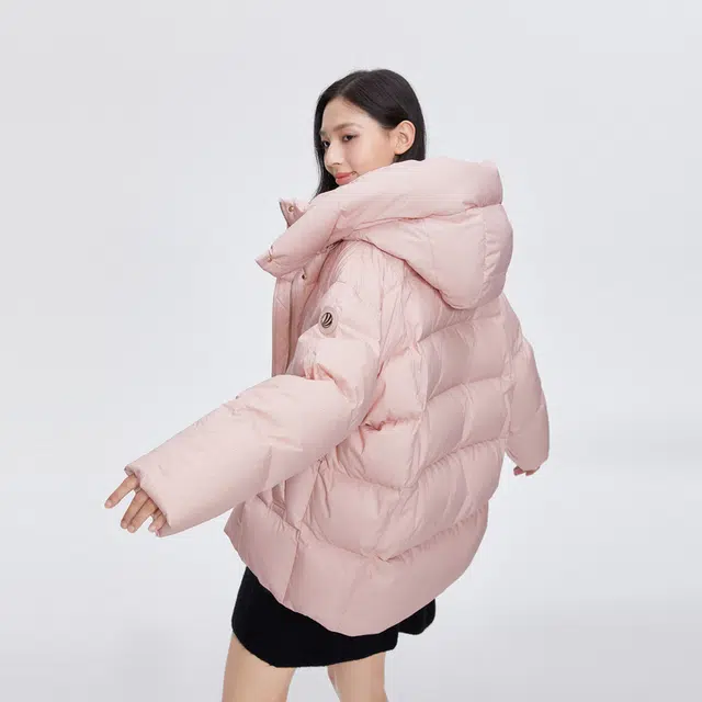 波司登 黑金系列 甜酷风格可盐可甜纯色连帽羽绒服 女款