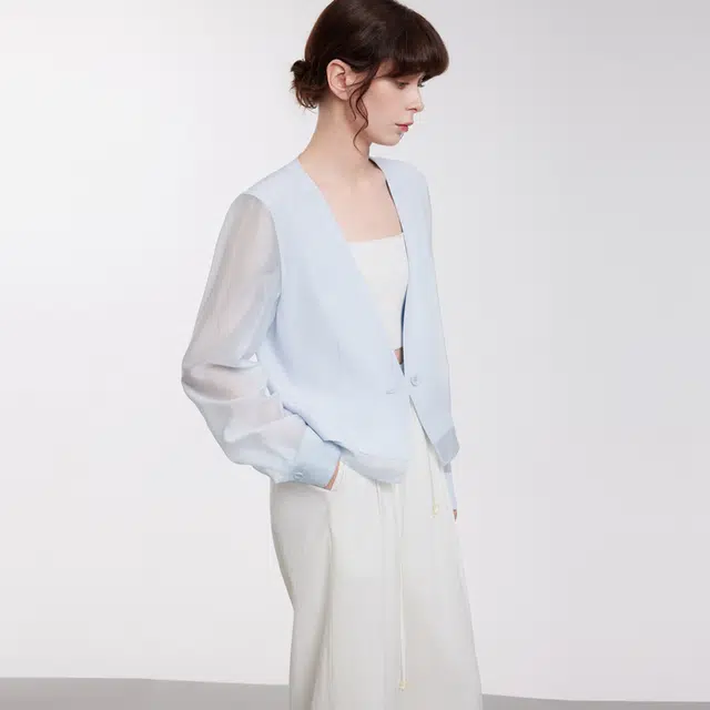 ELLE V