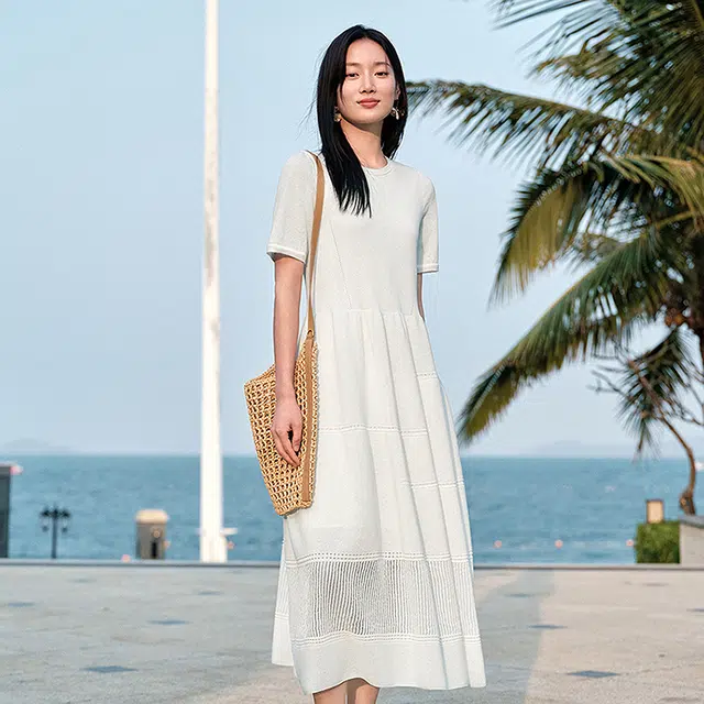 玖姿安娜蔻 极简清冷气质女神款收腰镂空针织短袖连衣裙 女款