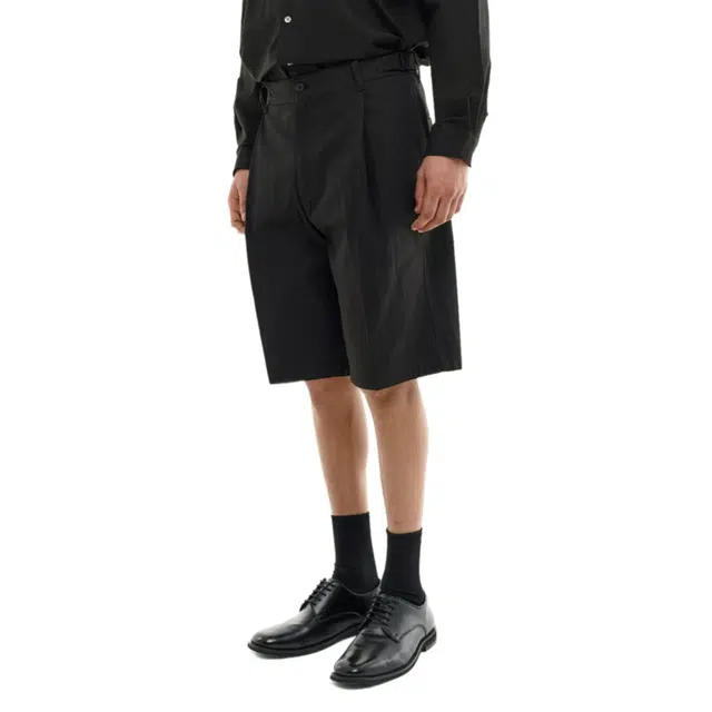 BESLOW DEEP ONE TUCK CHINO SHORTS