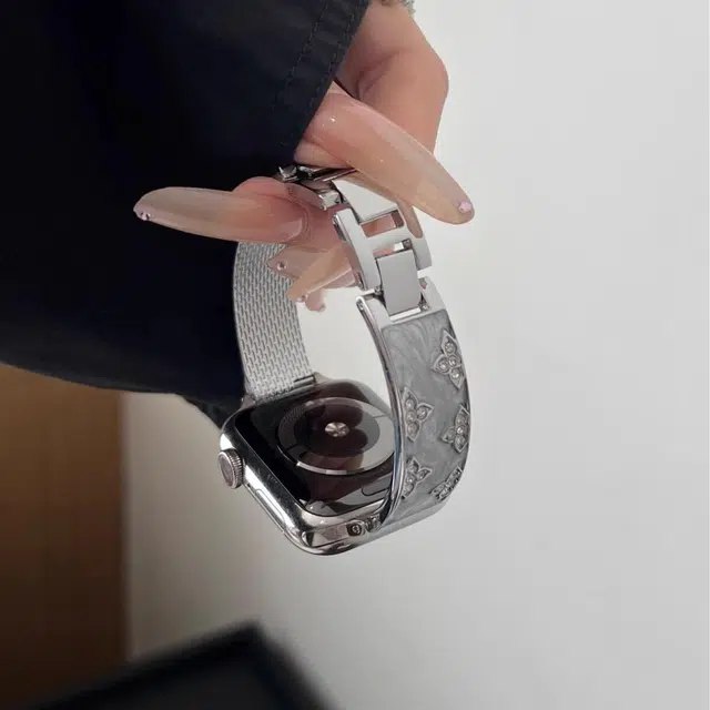 娜壳露露 苹果适用 手表表带 金属材质 三叶镶钻弯片滴胶金属表带男女通用