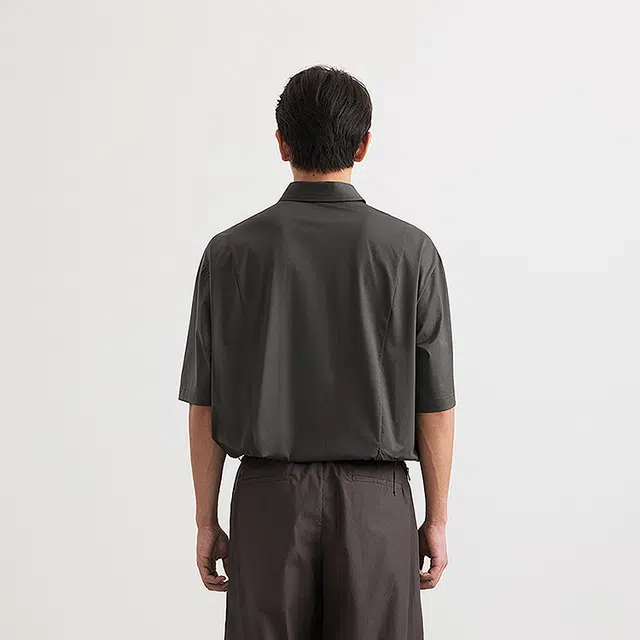 速写 纯色简约翻领宽松短袖衬衫 男款