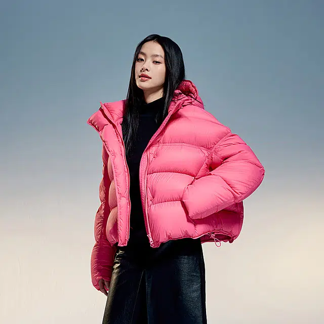 波司登 连帽纯色短款简约时尚羽绒服 女款