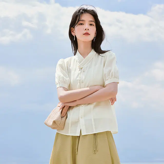 茵曼 纯色立领流苏挂饰短袖衬衫 女款 杏色