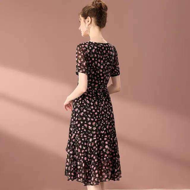 粉红玛琍 春,夏,秋 减龄碎花短袖连衣裙 收腰 女款 黑底粉花