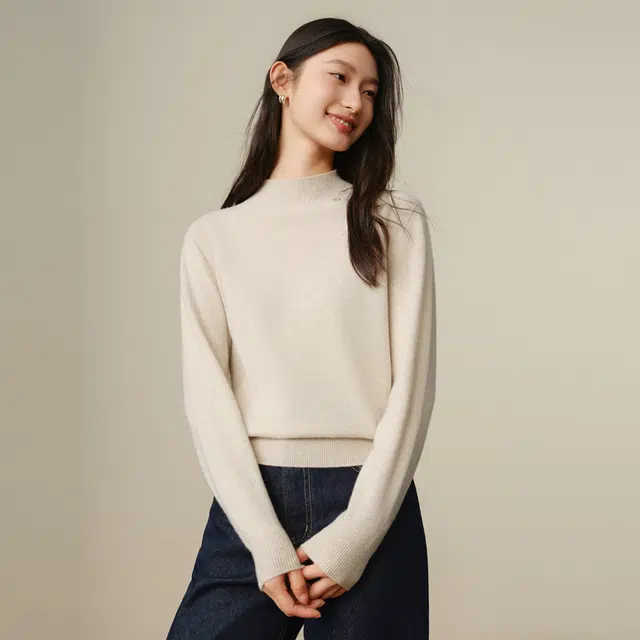 玖姿安娜蔻 简约柔软半高领打底毛衣 女款