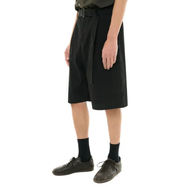 BESLOW CRINKLE BELTED ONE TUCK SHORTS
