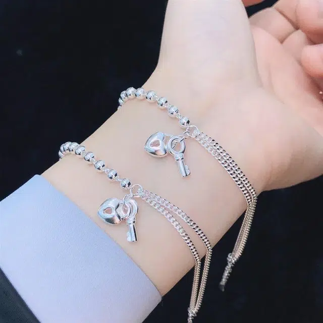 990