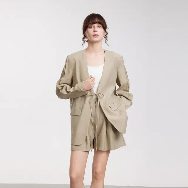 ELLE V