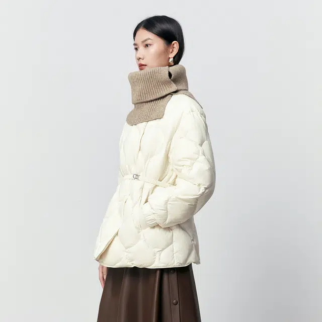 太平鸟 配围脖短款羽绒服 女款 米白