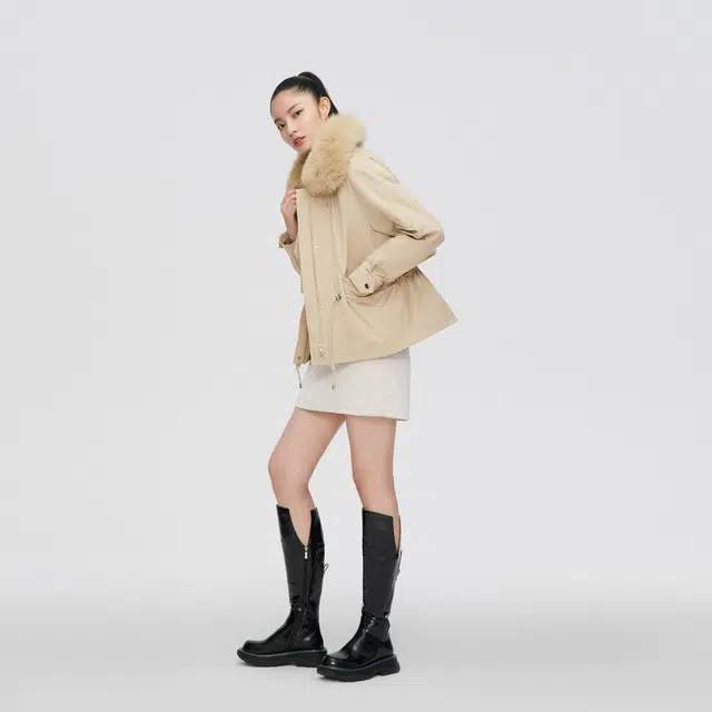 波司登 新款毛领都市休闲户外羽绒服 女款