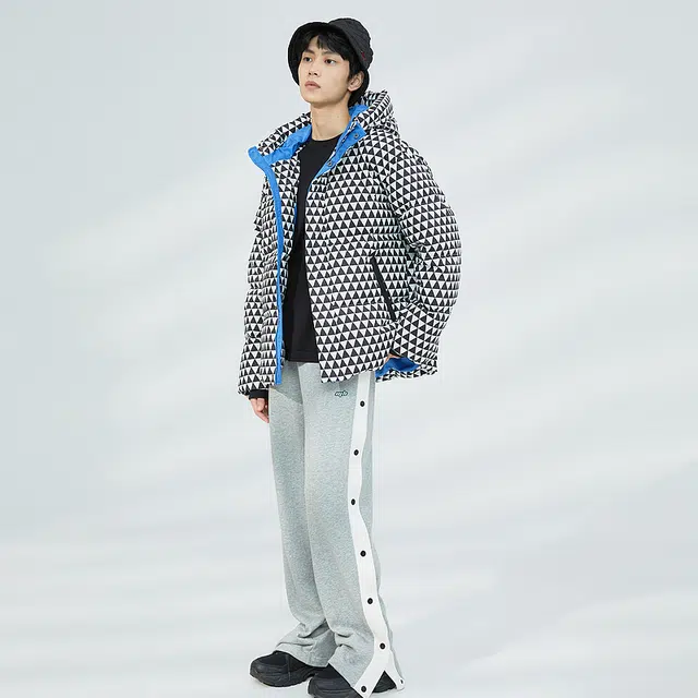 美特斯邦威 几何图案满印连帽保暖加厚长袖羽绒服 男款