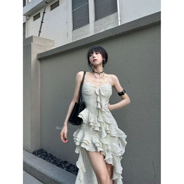 纤丝鸟 甜辣风荷叶边不规则碎花气质仙女沙滩长裙子吊带连衣裙 女款