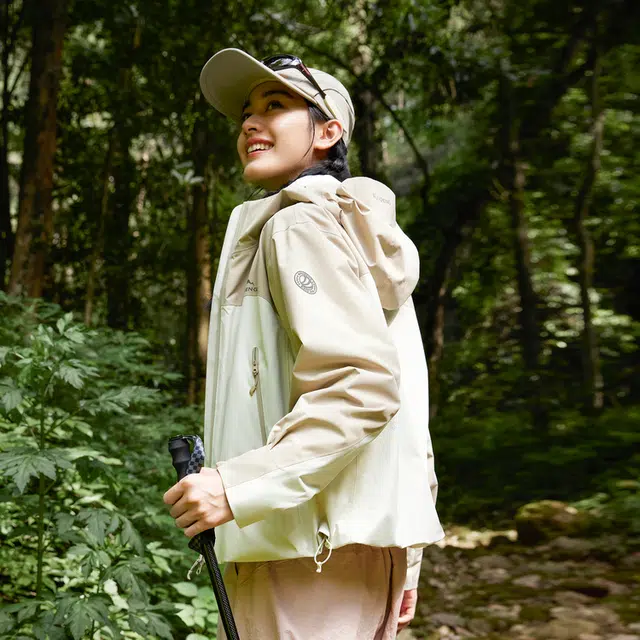 波司登  三合一鹅绒内胆防风防水透湿户外蓄热保暖 冲锋衣 女款