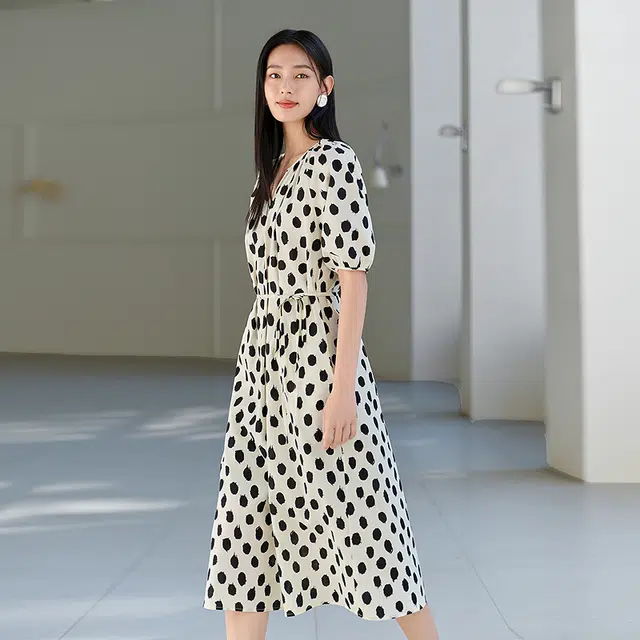 玖姿安娜蔻 时尚简约舒适百搭圆点短袖连衣裙 女款 花本白