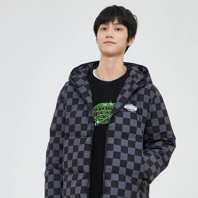 美特斯邦威 棋盘格印花满印连帽保暖羽绒服 男款