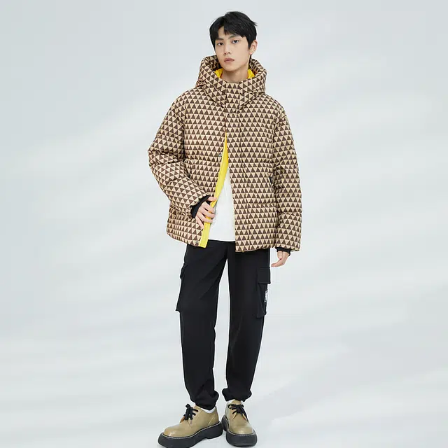 美特斯邦威 几何图案满印连帽保暖加厚长袖羽绒服 男款