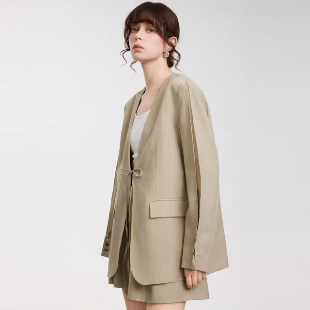 ELLE V