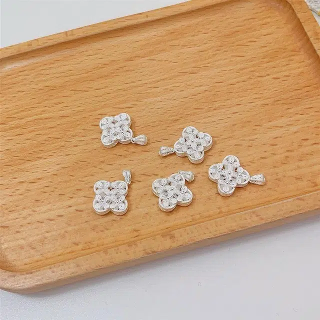 990