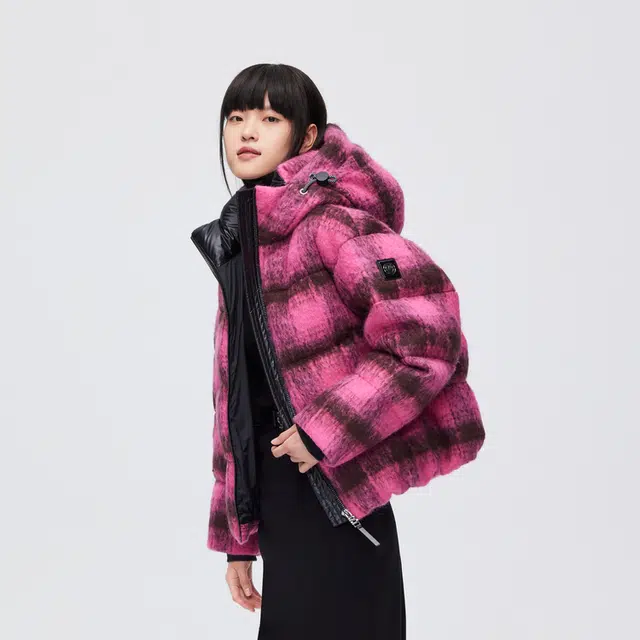 波司登 含绵羊毛鹅绒金属袖标格子连帽宽松短款羽绒服 女款