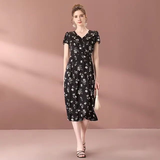粉红玛琍 春,夏,秋 设计感褶皱短袖连衣裙 收腰 女款 黑色