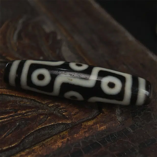 灵运宝 转运招财藏区三眼老天珠九眼页岩黑白老矿风化油润包浆老料器磨损到位一物一图#好运 玛瑙 吊坠 男女同款情侣款