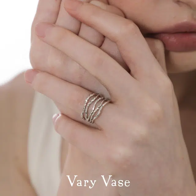 VARYVASE