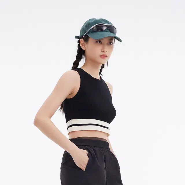 美特斯邦威 舒适透气修身简约无袖毛衣 女款