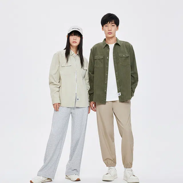 美特斯邦威 纯色单排扣尖领工装长袖衬衫 男女同款