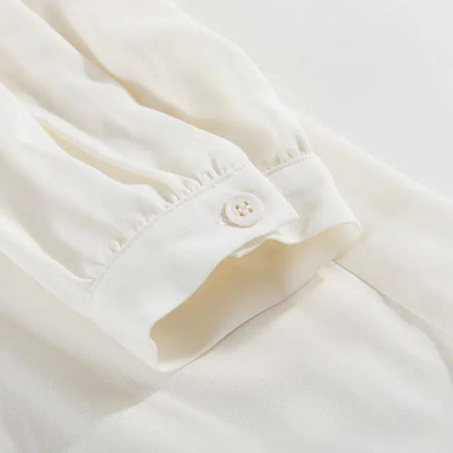 美特斯邦威 通勤气质精致木耳花边质感宽松长袖衬衫 女款 米白