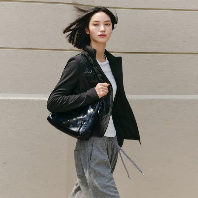 太平鸟 简约时尚轻薄修身白鸭绒排骨羽绒服 女款