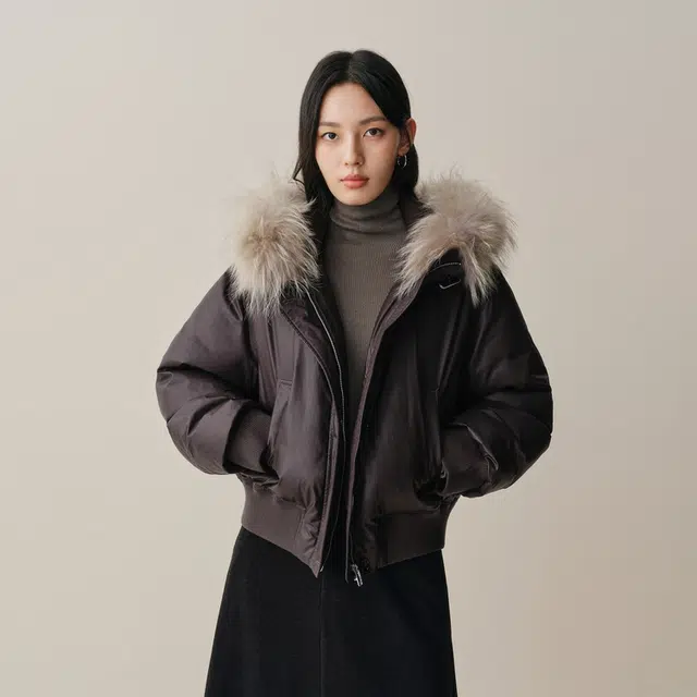 太平鸟 时尚保暖设计感可拆卸貉子毛领白鸭绒外套短款羽绒服 女款