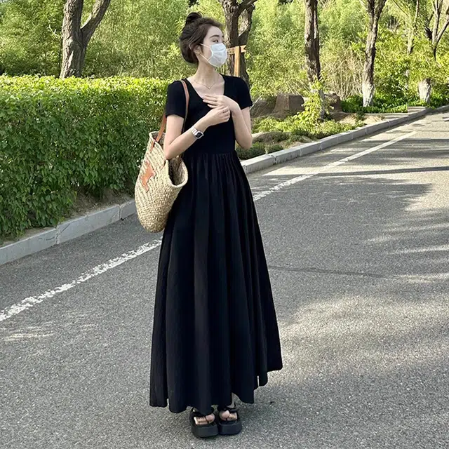 水中花 法式简约优雅气质修身显瘦设计高级感舒适百搭通勤短袖连衣裙 女款