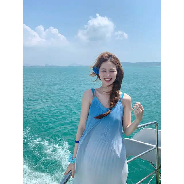 纤丝鸟 法式海边度假风渐变温柔时尚百搭优雅气质航海无袖海浪裙吊带连衣裙 女款