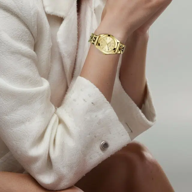 GUESS 32mm 30