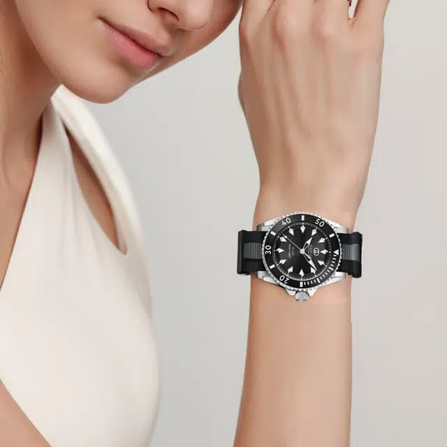 GUCCI Dive Automatic 40mm Black Nylon