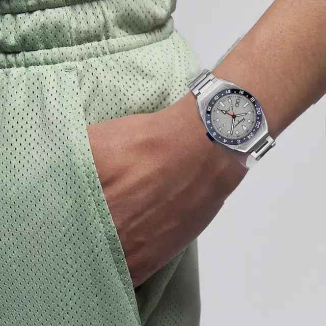 FERRAGAMO 43mm 100
