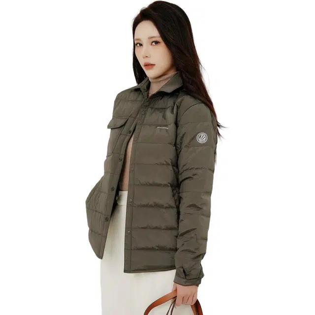 波司登 纯色修身简约翻领舒适时尚长袖羽绒服 女款
