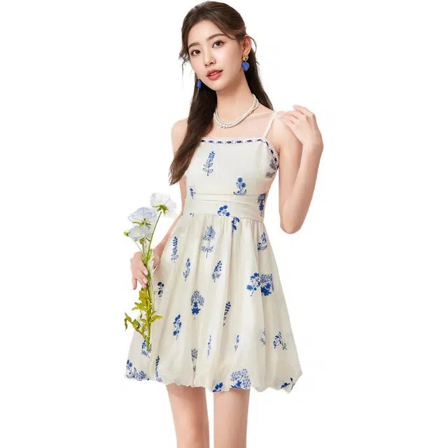 爱依服 纯欲温柔气质度假吊带连衣裙 女款