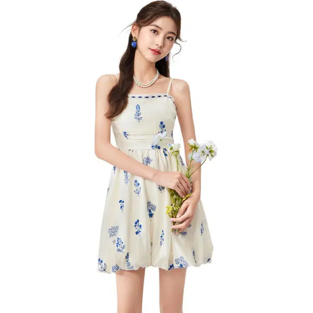 爱依服 纯欲温柔气质度假吊带连衣裙 女款