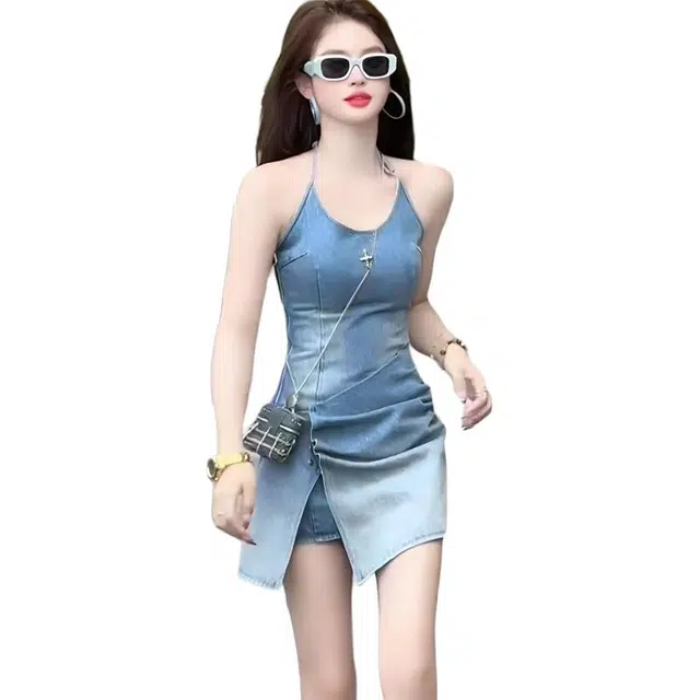 COMMA GIRL 2025