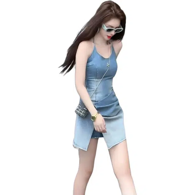 COMMA GIRL 2025
