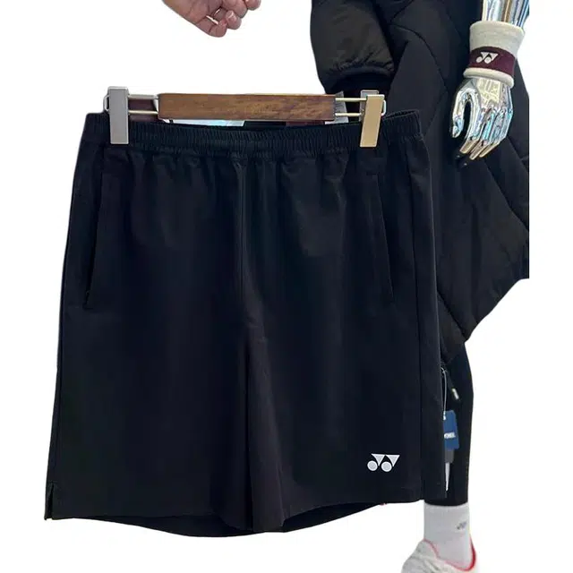 YONEX