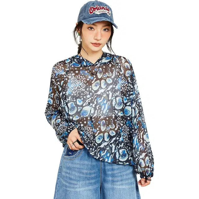 木果果木 夏季 个性时尚满印宽松印花常规长袖连帽休闲风衬衫 女款