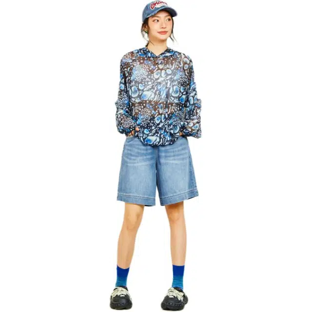 木果果木 夏季 个性时尚满印宽松印花常规长袖连帽休闲风衬衫 女款