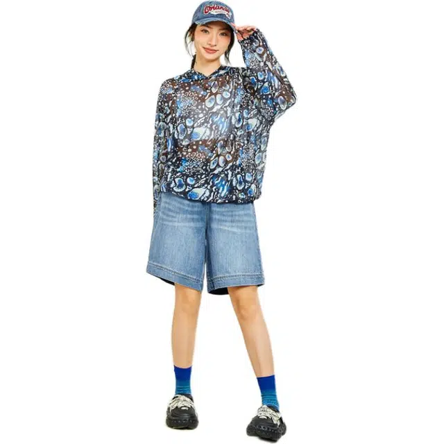 木果果木 夏季 个性时尚满印宽松印花常规长袖连帽休闲风衬衫 女款