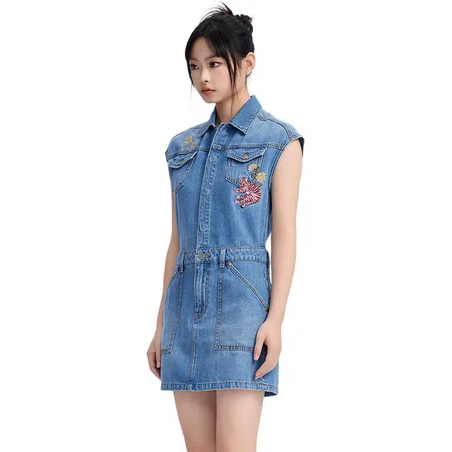 鬼洗 刺绣翻领简约通勤无袖连衣裙 女款
