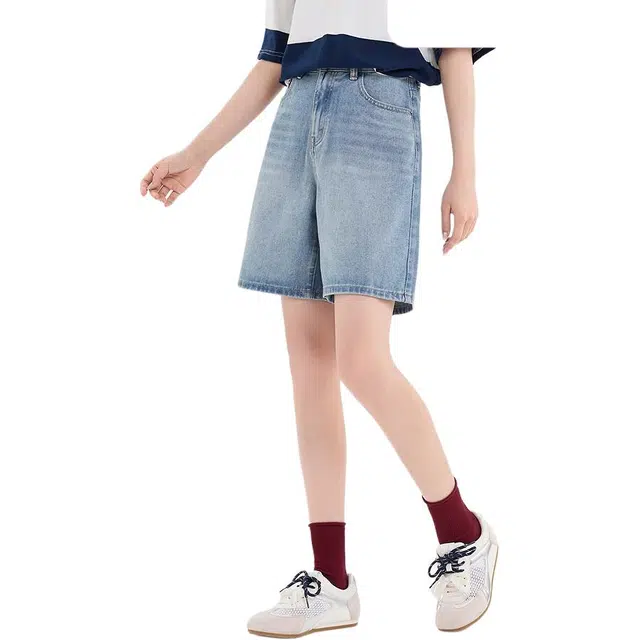 三福 宽松直筒浅蓝色高腰牛仔短裤 女款