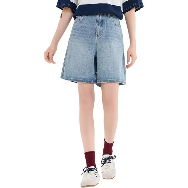 三福 宽松直筒浅蓝色高腰牛仔短裤 女款