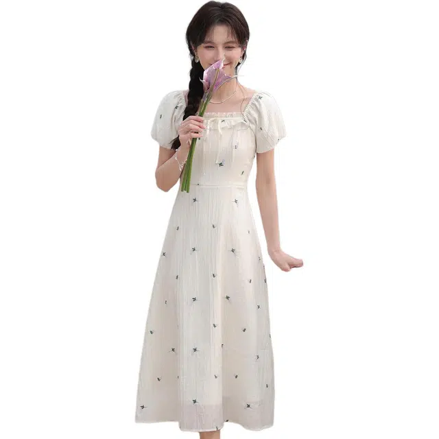 鹿向南 气质米杏色方口领常规自然腰短袖连衣裙 女款